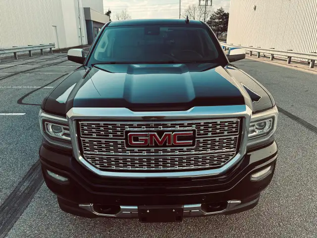 2016 GMC Sierra 1500 4WD Crew Cab Denali Ultimate 6.2 L In Black - Photo 9