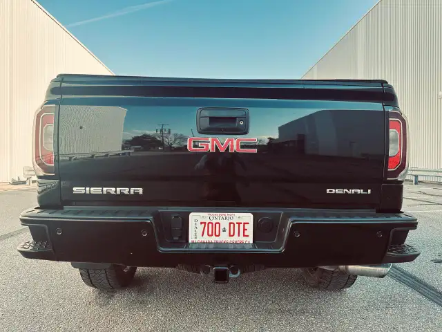 2016 GMC Sierra 1500 4WD Crew Cab Denali Ultimate 6.2 L In Black - Photo 11