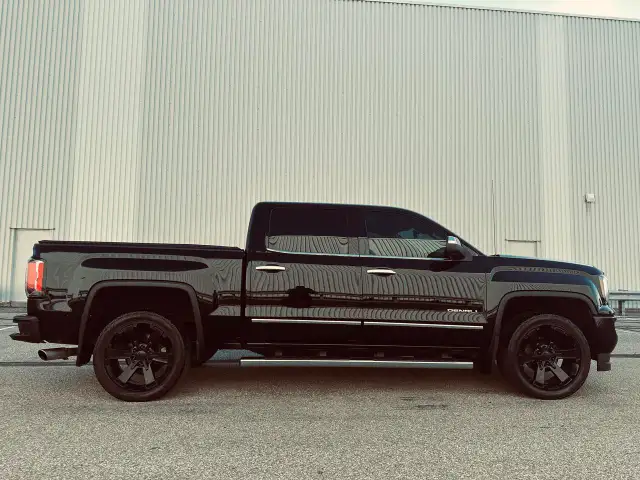 2016 GMC Sierra 1500 4WD Crew Cab Denali Ultimate 6.2 L In Black - Photo 12
