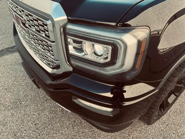 2016 GMC Sierra 1500 4WD Crew Cab Denali Ultimate 6.2 L In Black - Photo 20