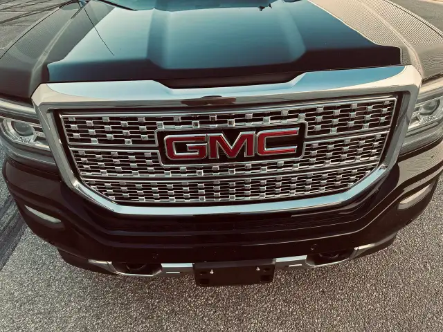 2016 GMC Sierra 1500 4WD Crew Cab Denali Ultimate 6.2 L In Black - Photo 21