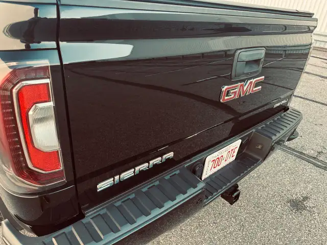 2016 GMC Sierra 1500 4WD Crew Cab Denali Ultimate 6.2 L In Black - Photo 27
