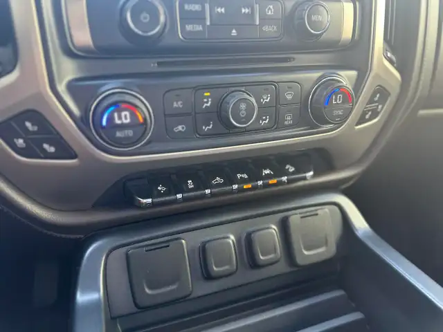 2016 GMC Sierra 1500 4WD Crew Cab Denali Ultimate 6.2 L In Black - Photo 35