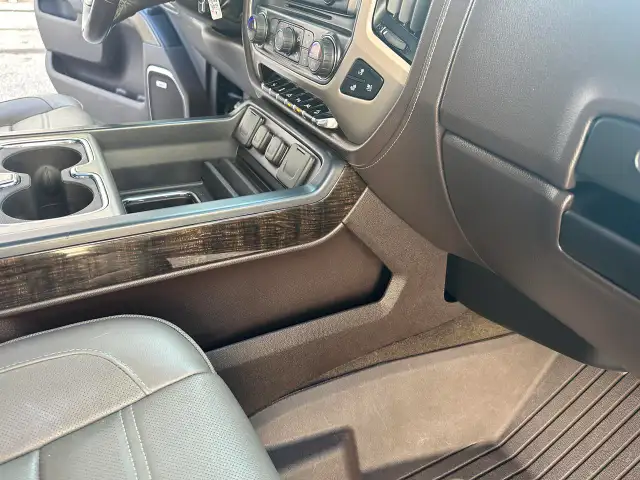 2016 GMC Sierra 1500 4WD Crew Cab Denali Ultimate 6.2 L In Black - Photo 40