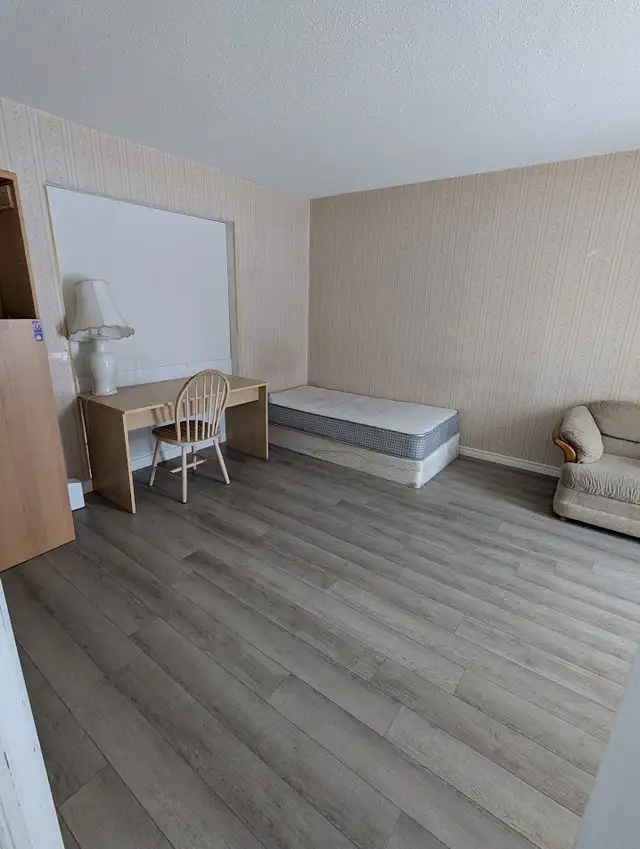 Fisher and Meadowlands townhouse room for rent - available now - Photo 5