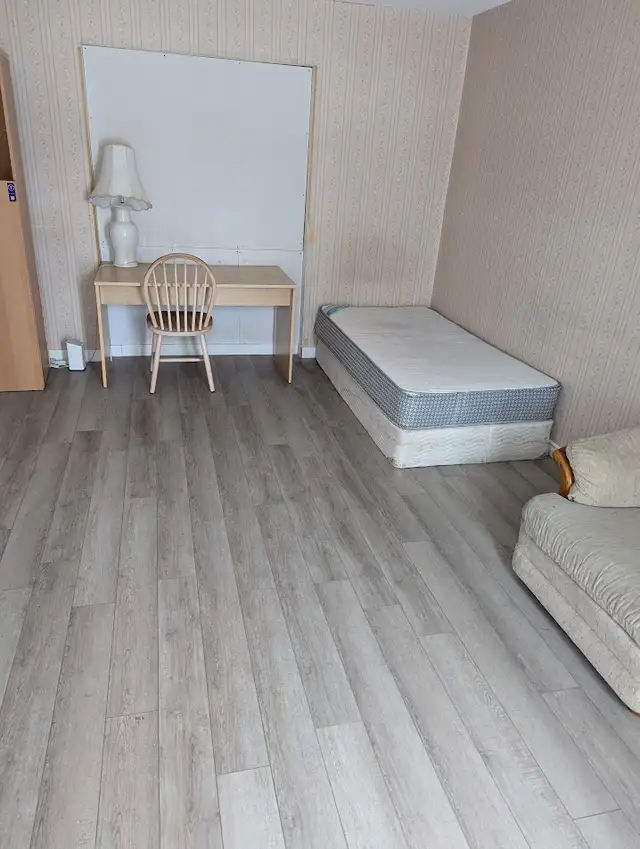 Fisher and Meadowlands townhouse room for rent - available now - Photo 7