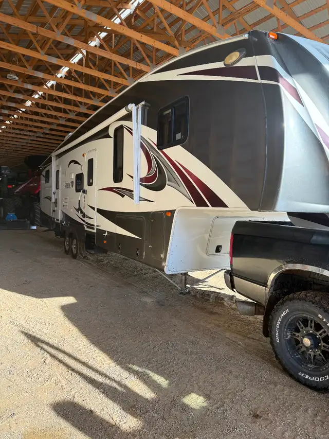 2012 Sabre fifth with bunkhouse