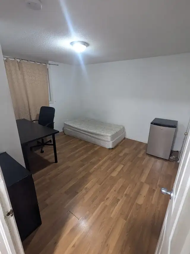 Room at Walkley Heron Gate mall area for rent! - Photo 5