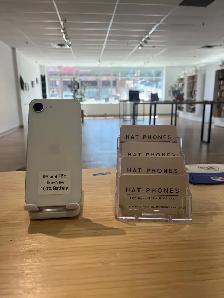 iPhone 16 e 100% Battery - HAT PHONES