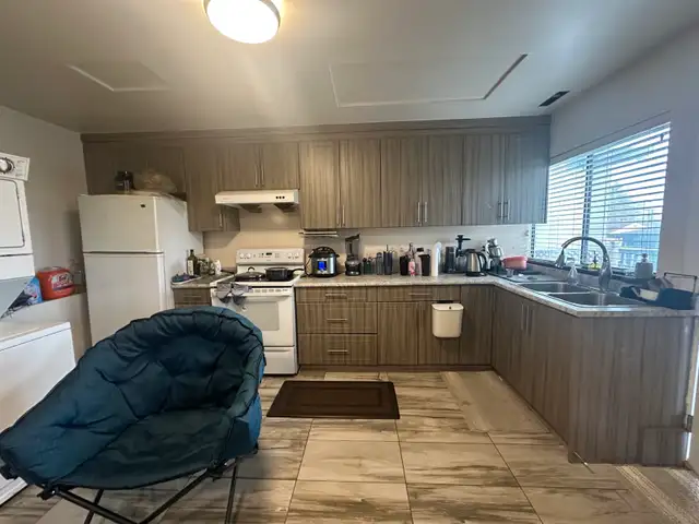 Two bedroom suite for rent - Photo 10