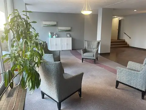 Osborne Village 1 Bedroom - Reduced Rent - Top Floor Suite - Photo 7