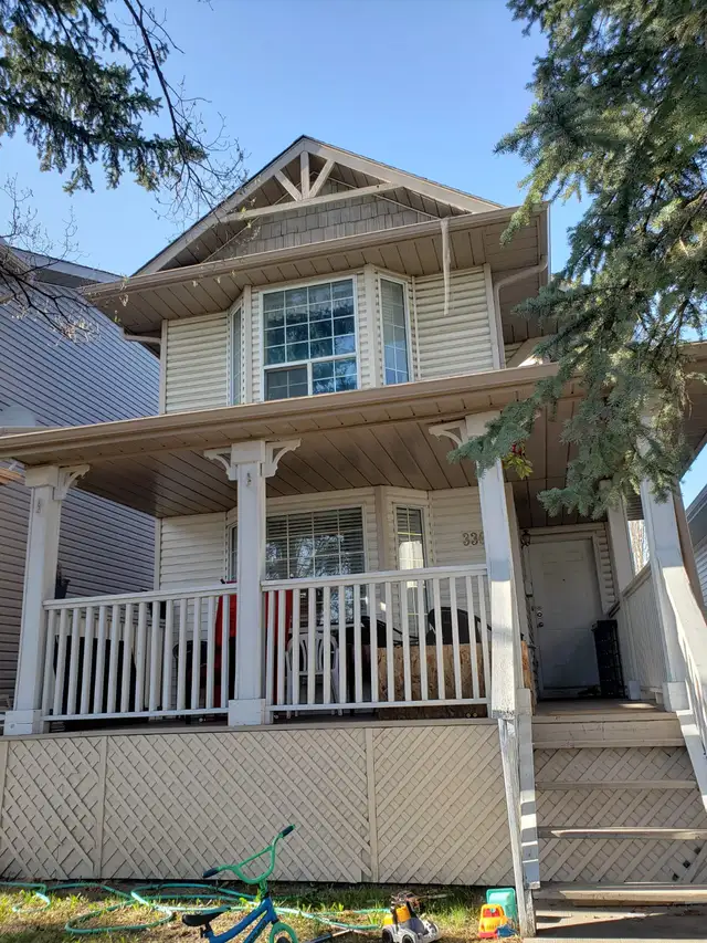 Two Storey Full House for Rent at Martindale Blvd NE