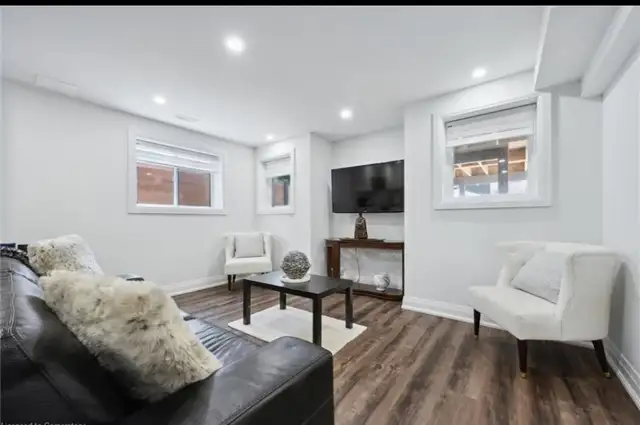 Stunning basement apartment in Doon South - Photo 11