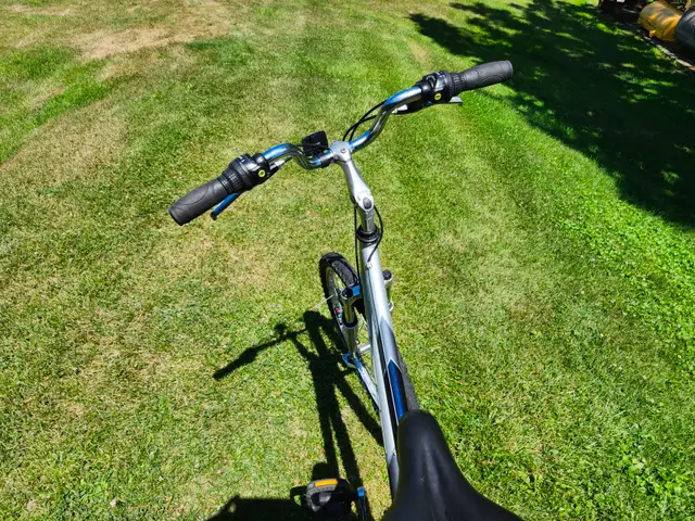 Adult Commuter Bike For Sale - Photo 6