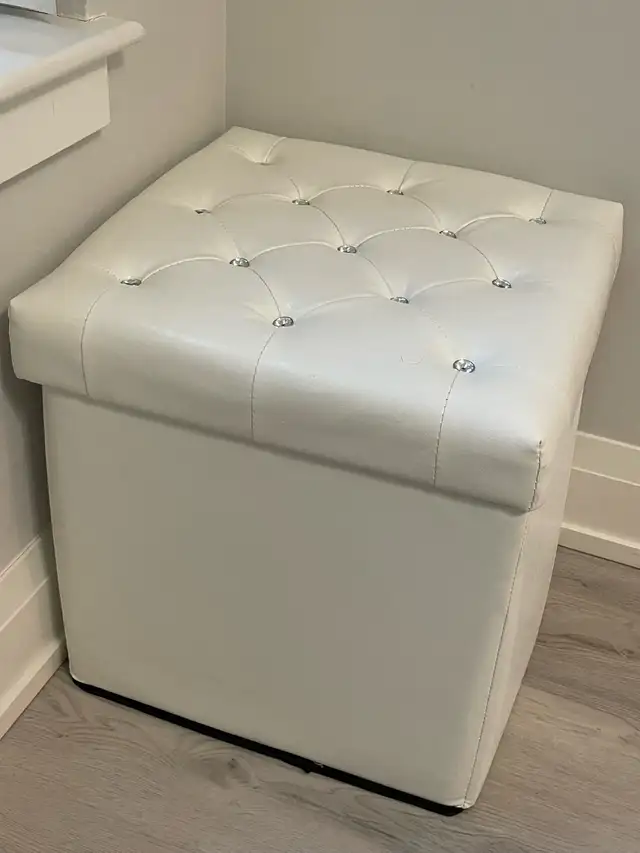 White faux leather tufted crystal storage ottoman $40 - Photo 3