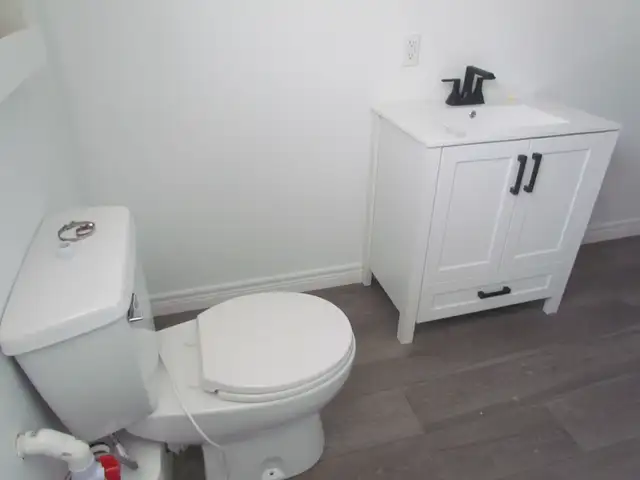IMMEDIATE POSSESSION NORTH SARNIA RENTAL - Photo 4