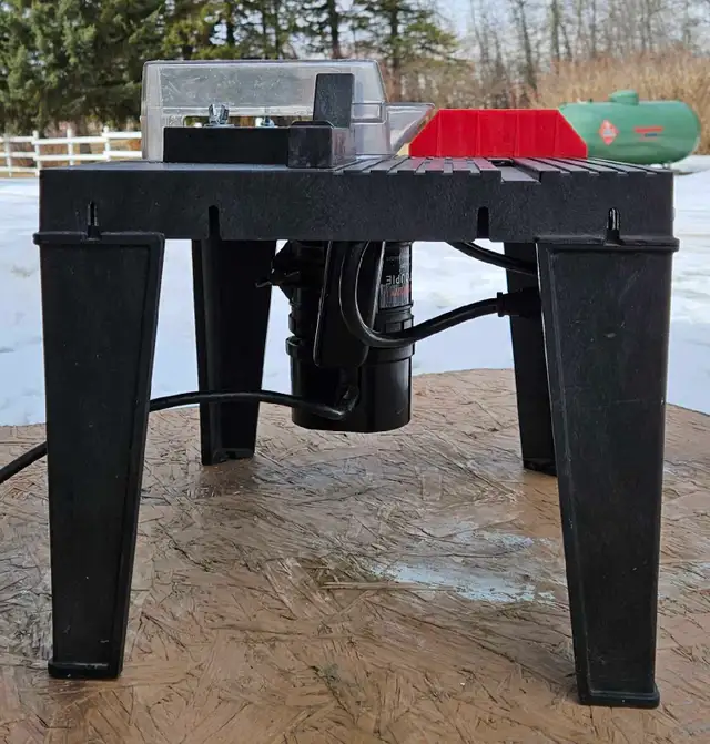 Router and Table - Photo 4