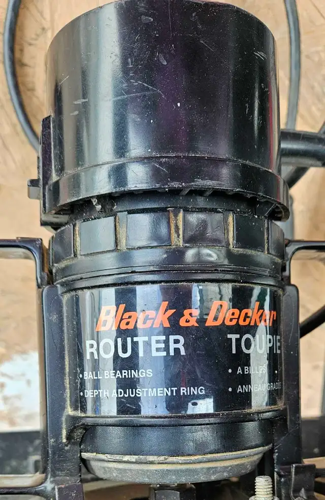 Router and Table - Photo 9