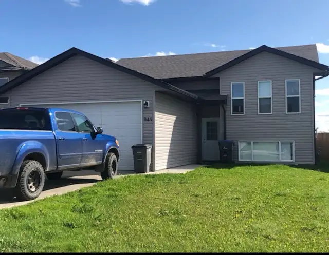 3 BEDROOM HOME | DBL GARAGE | FENCED YARD | GREAT LOCATION