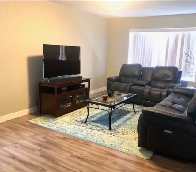 3 BEDROOM HOME | DBL GARAGE | FENCED YARD | GREAT LOCATION - Photo 5