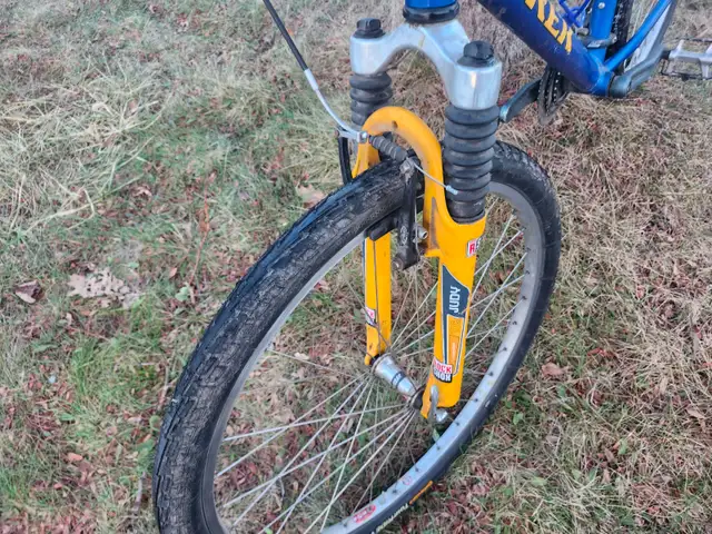 Adult Mountain Bike For Sale - Photo 9