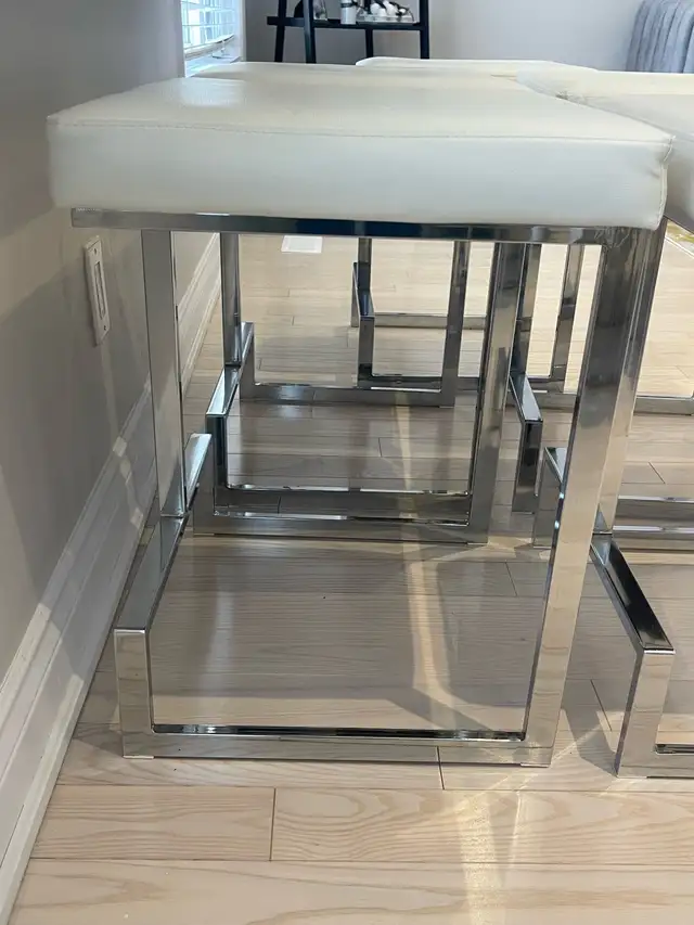 5 white faux leather bar stools $250 - Photo 3