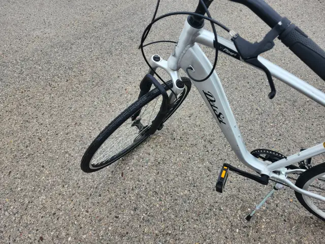 Adult Commuter Bike For Sale - Photo 9