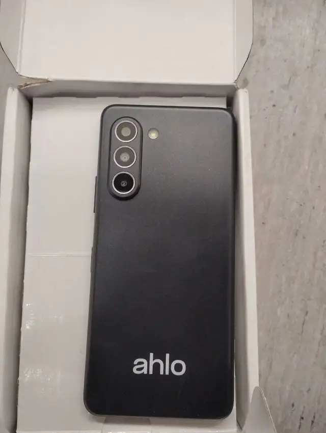 Brand new in box 'ahlo' 128gb matte black - Photo 2