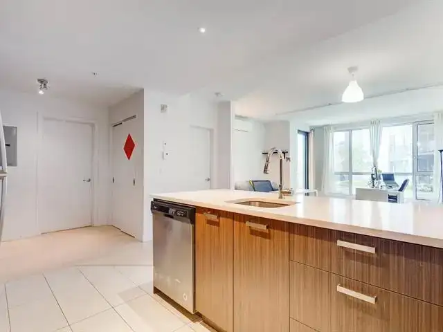 Beautiful Apartment near metro station for May