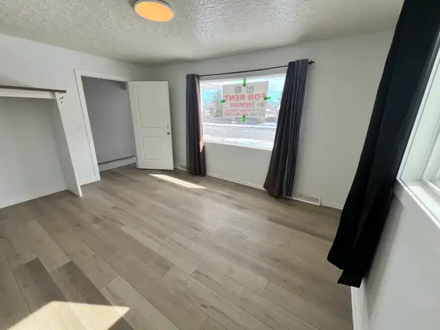 Room for in Center St - Photo 3