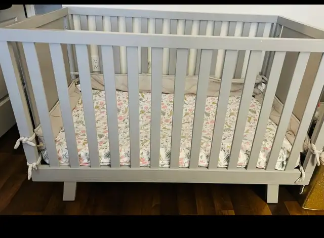 Sofa and crib for sale - Photo 2