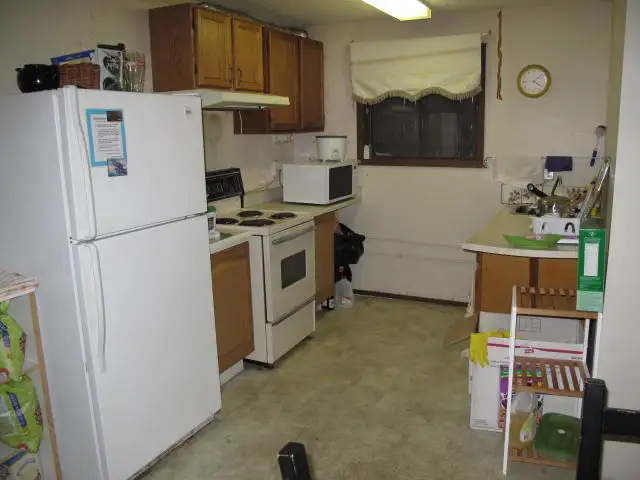 Furnished bedroom for a Single in Banff. $745/month Avail. June - Photo 2