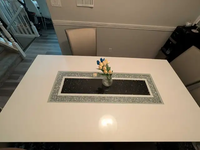 White dining table with diamond inlay - Photo 2
