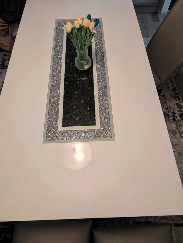 White dining table with diamond inlay - Photo 4