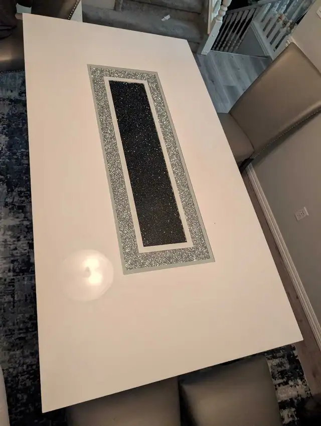 White dining table with diamond inlay - Photo 7