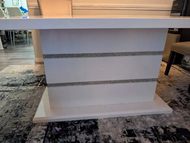 White dining table with diamond inlay - Photo 9