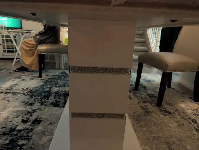 White dining table with diamond inlay - Photo 10