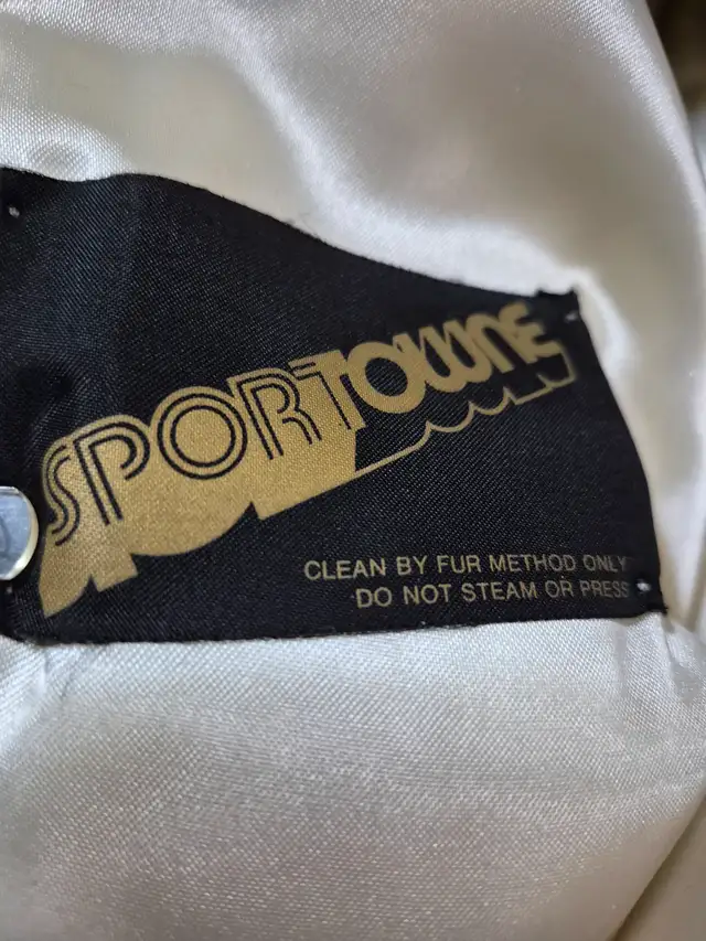 Fur coat, size 10-12, lined. $ 100 - Photo 2