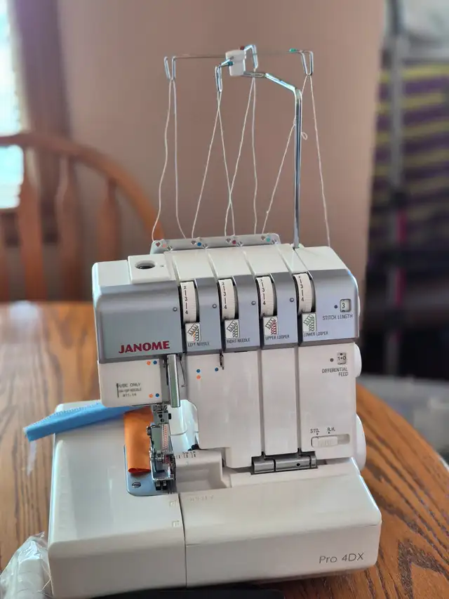 Pro 4X Janomie Serger $ 300 - Photo 2