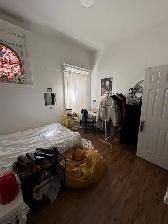 (SUBLEASE) Prime Location! Steps to UofT & Spadina Stn – All-Inc