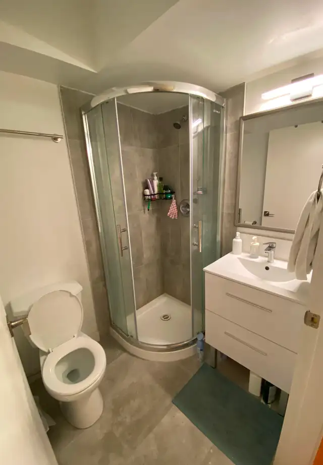 Cozy Private Furnished Room for Rent @ Central Vancouver - Photo 2