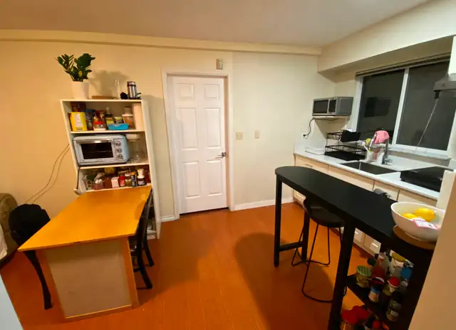 Cozy Private Furnished Room for Rent @ Central Vancouver - Photo 3