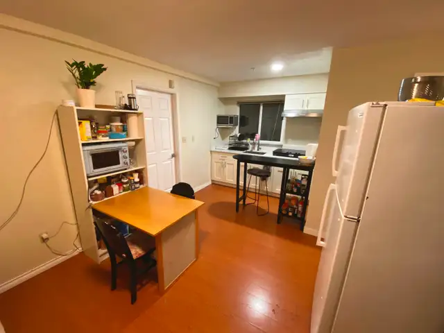 Cozy Private Furnished Room for Rent @ Central Vancouver - Photo 4