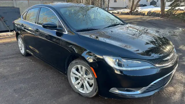 2015 Chrysler 200, 166,500 km, remote start - Photo 3