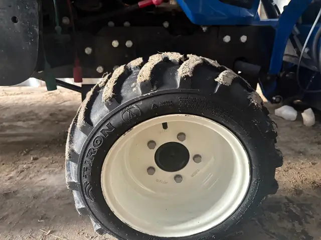 New holland sub compact - Photo 6