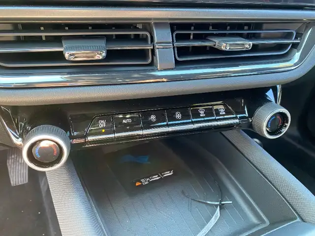 2026 Chevrolet Equinox EV RS Leather|Heated & Cooled Seats|Sunro - Photo 8