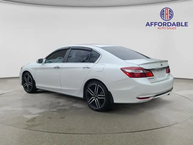 2017 Honda Accord SE - Photo 3