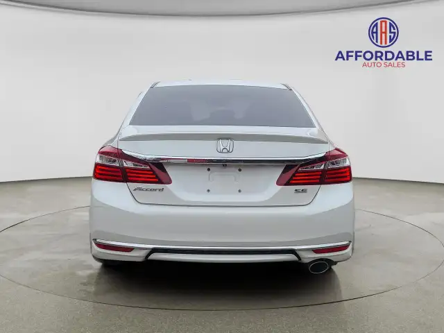 2017 Honda Accord SE - Photo 4