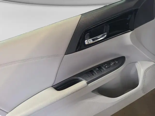 2017 Honda Accord SE - Photo 11