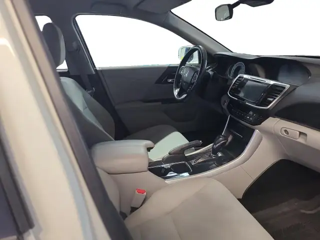 2017 Honda Accord SE - Photo 16